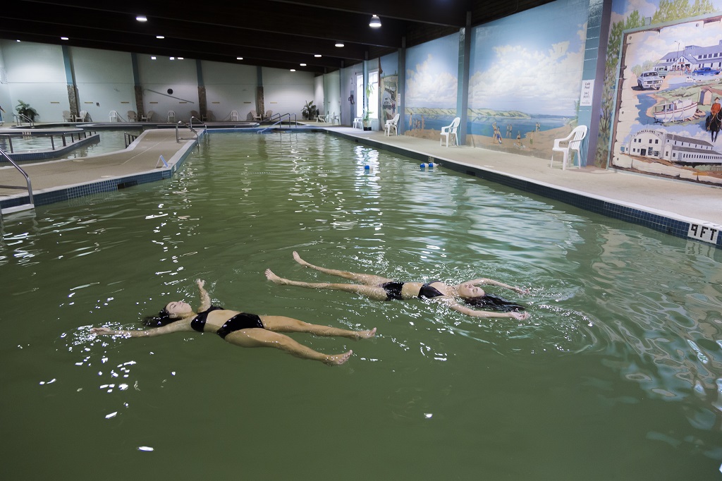 https://mdw-travel-data-us-east-1.s3.amazonaws.com/img/country/Canada/Manitou-Springs-Resort-and-Mineral-Spa/img_01.jpg