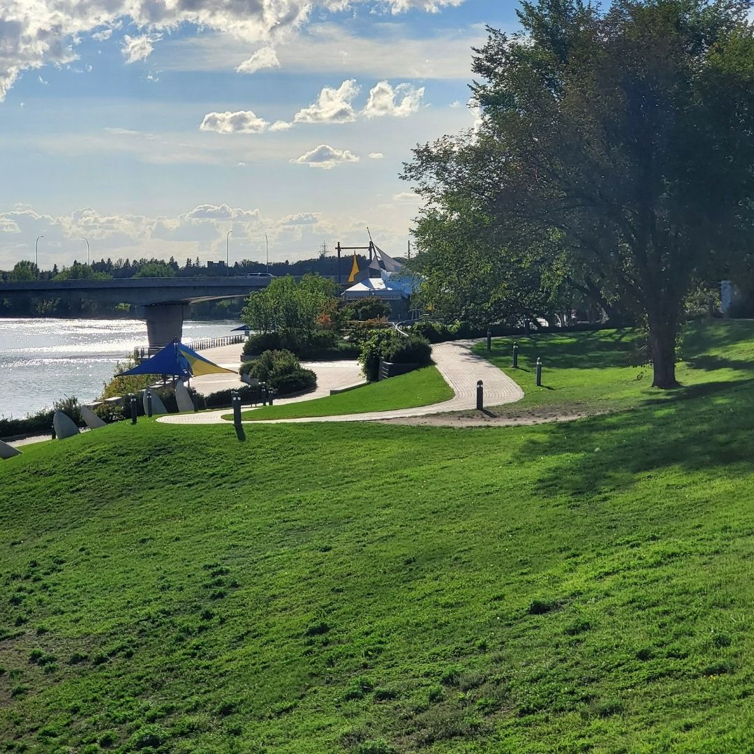 https://mdw-travel-data-us-east-1.s3.amazonaws.com/img/country/Canada/Meewasin-Valley-Trail/img_02.jpg