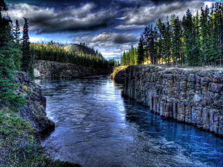 https://mdw-travel-data-us-east-1.s3.amazonaws.com/img/country/Canada/Miles-Canyon/img_02.jpg