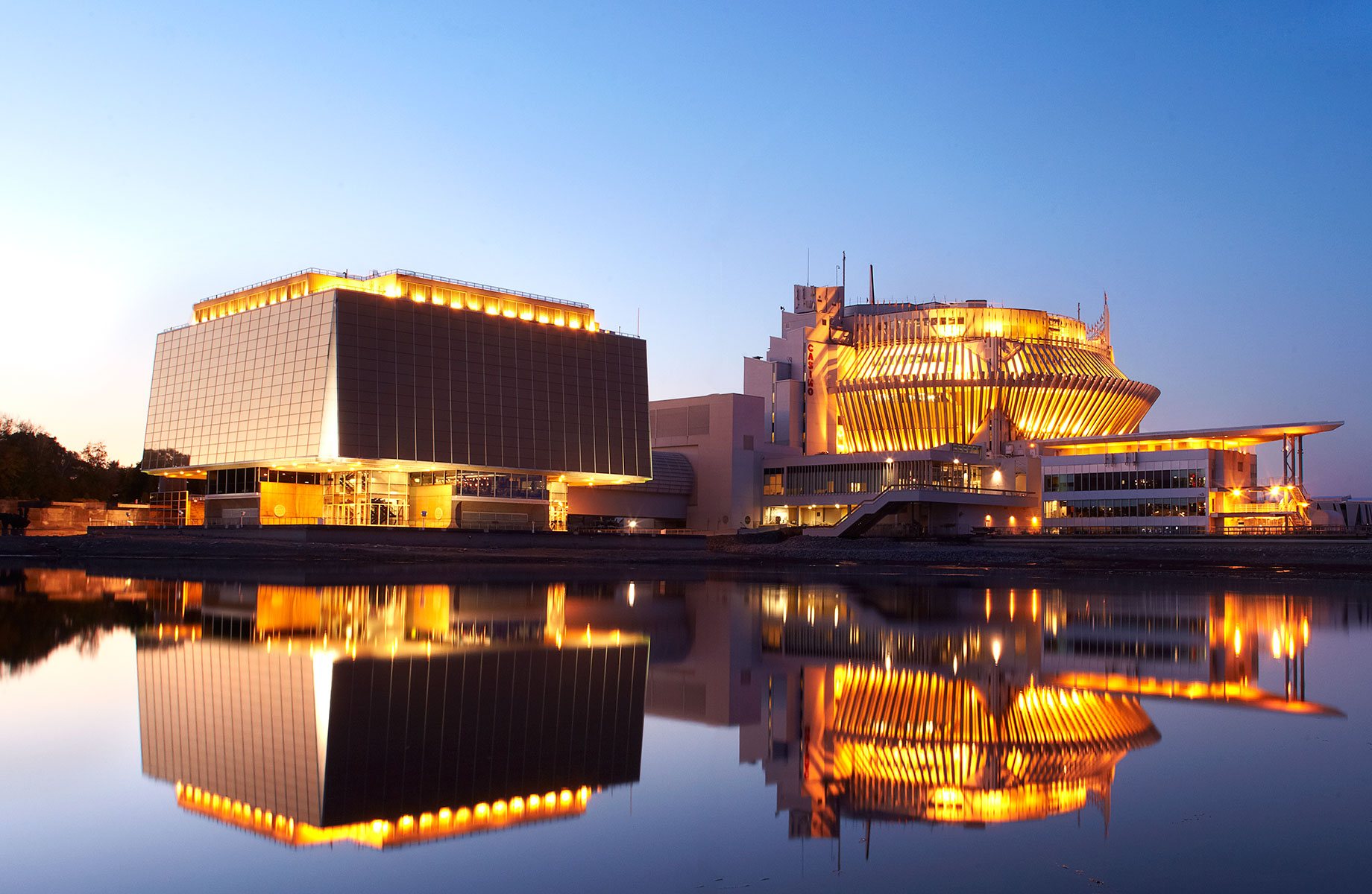 https://mdw-travel-data-us-east-1.s3.amazonaws.com/img/country/Canada/Montreal-Casino/img_02.jpg