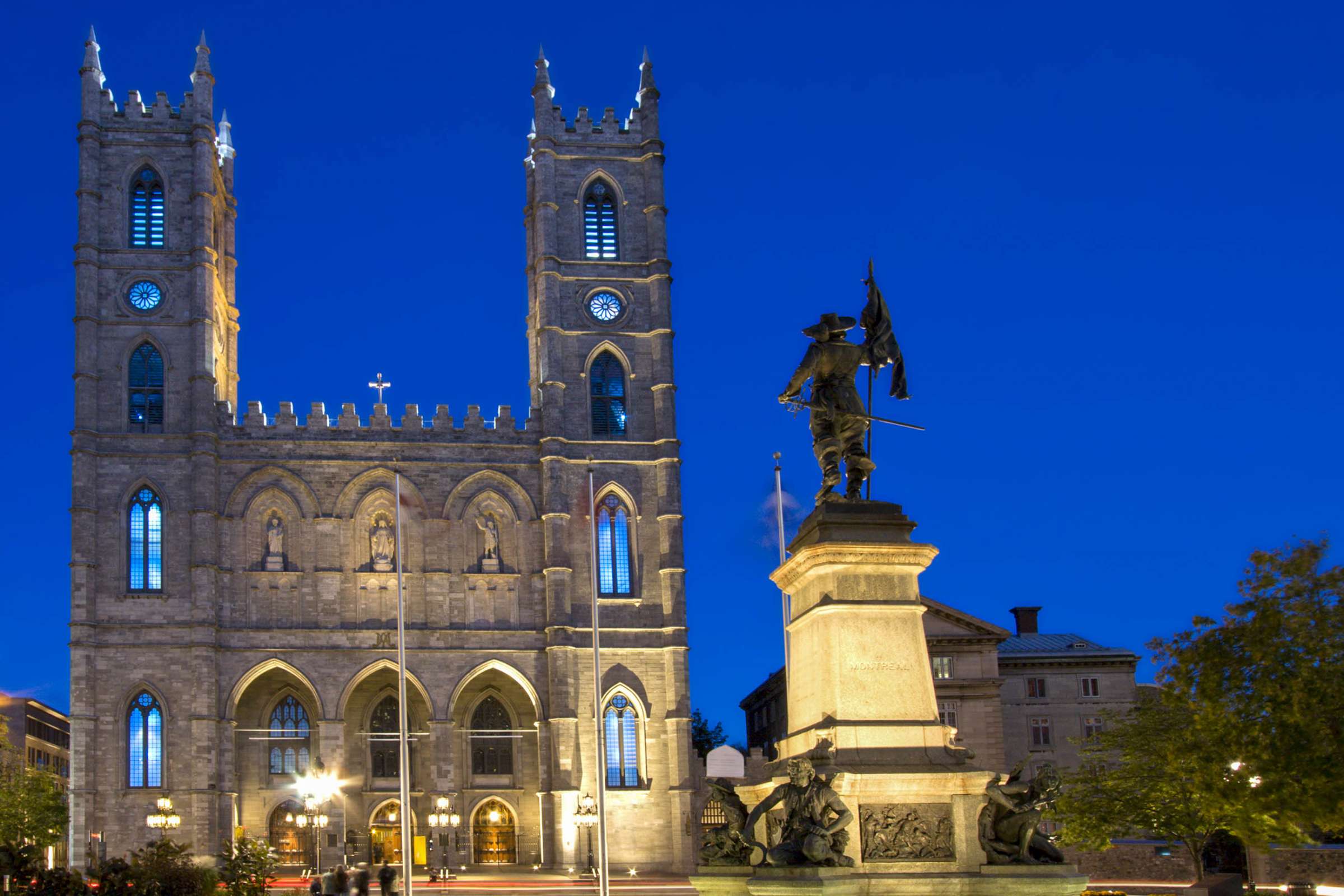 https://mdw-travel-data-us-east-1.s3.amazonaws.com/img/country/Canada/Montreal-Notre-Dame/img_02.jpg