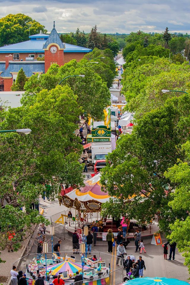 https://mdw-travel-data-us-east-1.s3.amazonaws.com/img/country/Canada/Morden-Corn-&-Apple-Festival/img_01.jpg