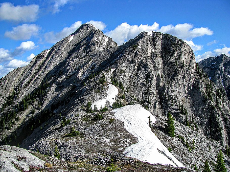 https://mdw-travel-data-us-east-1.s3.amazonaws.com/img/country/Canada/Mount-Norquay/img_01.jpg