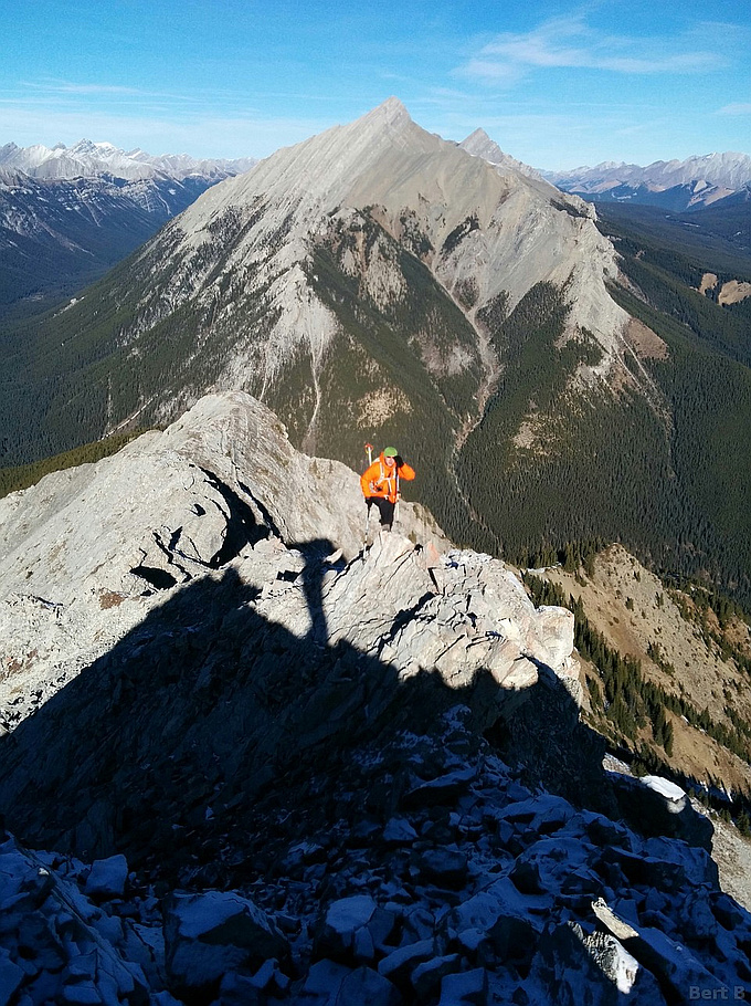 https://mdw-travel-data-us-east-1.s3.amazonaws.com/img/country/Canada/Mount-Norquay/img_02.jpg