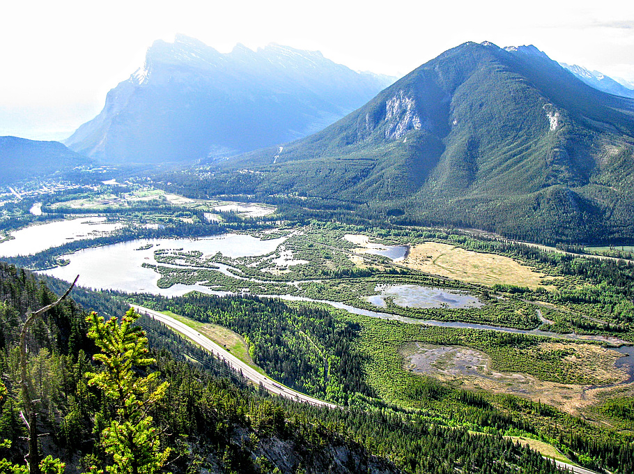 https://mdw-travel-data-us-east-1.s3.amazonaws.com/img/country/Canada/Mount-Norquay/img_03.jpg