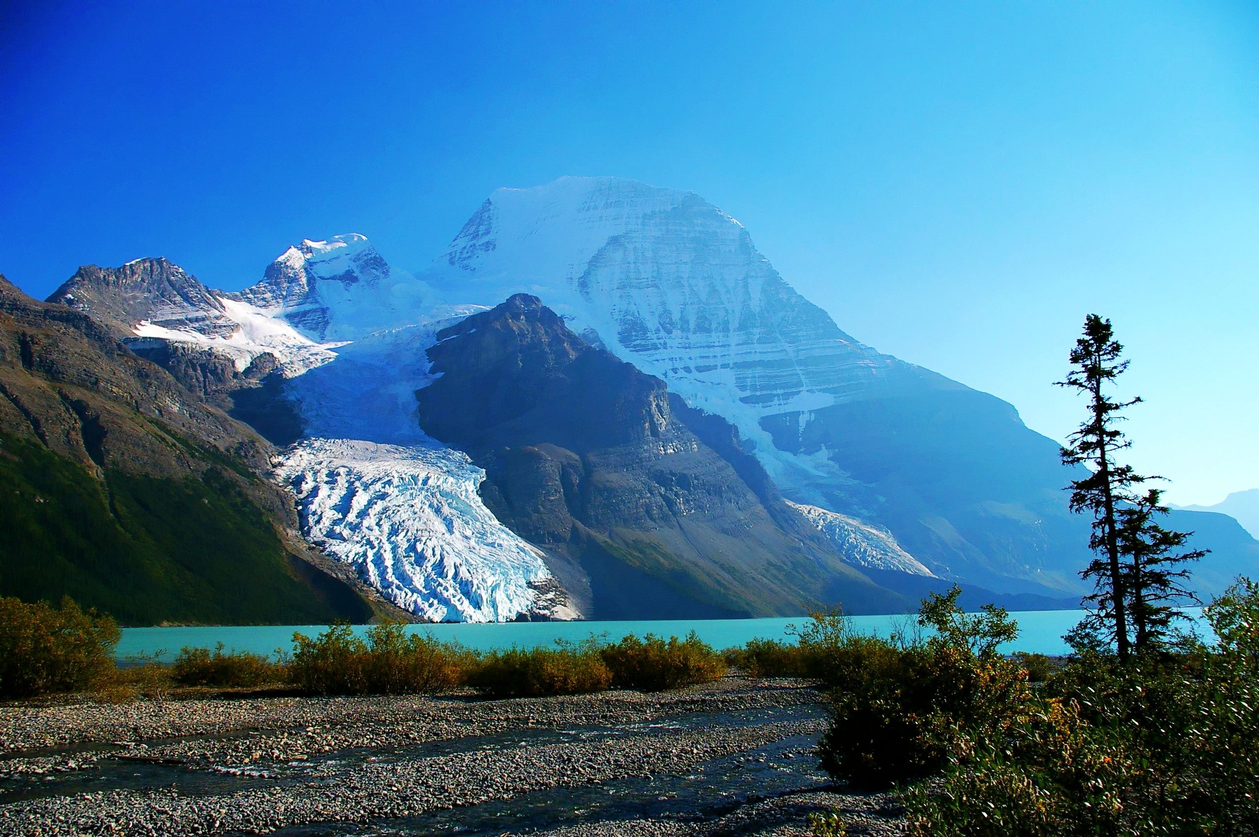 https://mdw-travel-data-us-east-1.s3.amazonaws.com/img/country/Canada/Mount-Robson-Provincial-Park/img_02.jpg