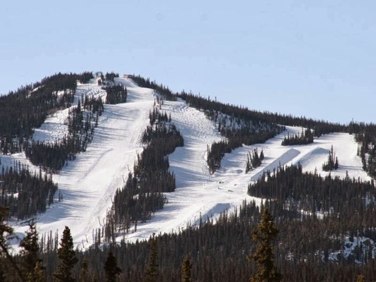 https://mdw-travel-data-us-east-1.s3.amazonaws.com/img/country/Canada/Mount-Sima/img_01.jpg