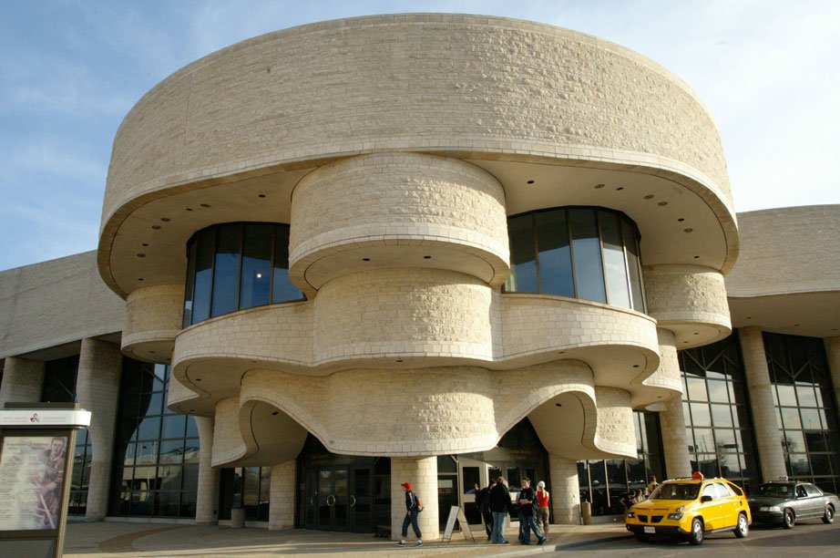 https://mdw-travel-data-us-east-1.s3.amazonaws.com/img/country/Canada/Musee-de-la-civilisation/img_01.jpg