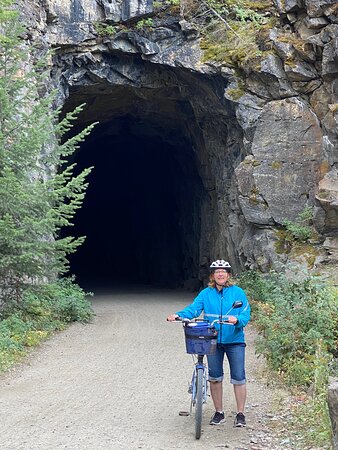 https://mdw-travel-data-us-east-1.s3.amazonaws.com/img/country/Canada/Myra-Canyon-Park/img_01.jpg