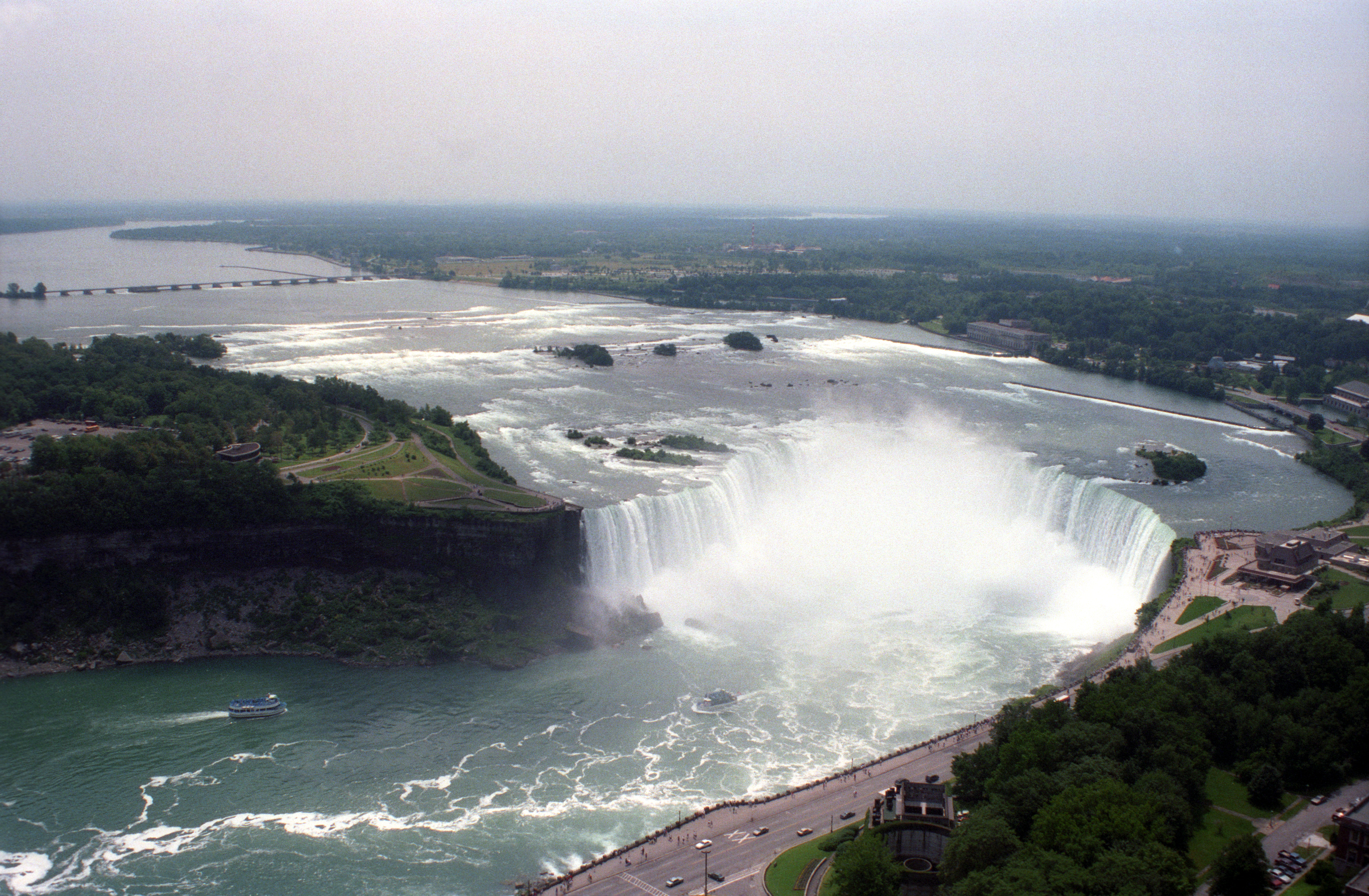 https://mdw-travel-data-us-east-1.s3.amazonaws.com/img/country/Canada/Niagara-Falls/img_03.jpg