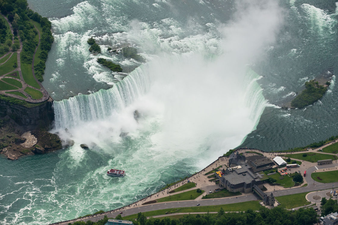 https://mdw-travel-data-us-east-1.s3.amazonaws.com/img/country/Canada/Niagara-Fury/img_03.jpg
