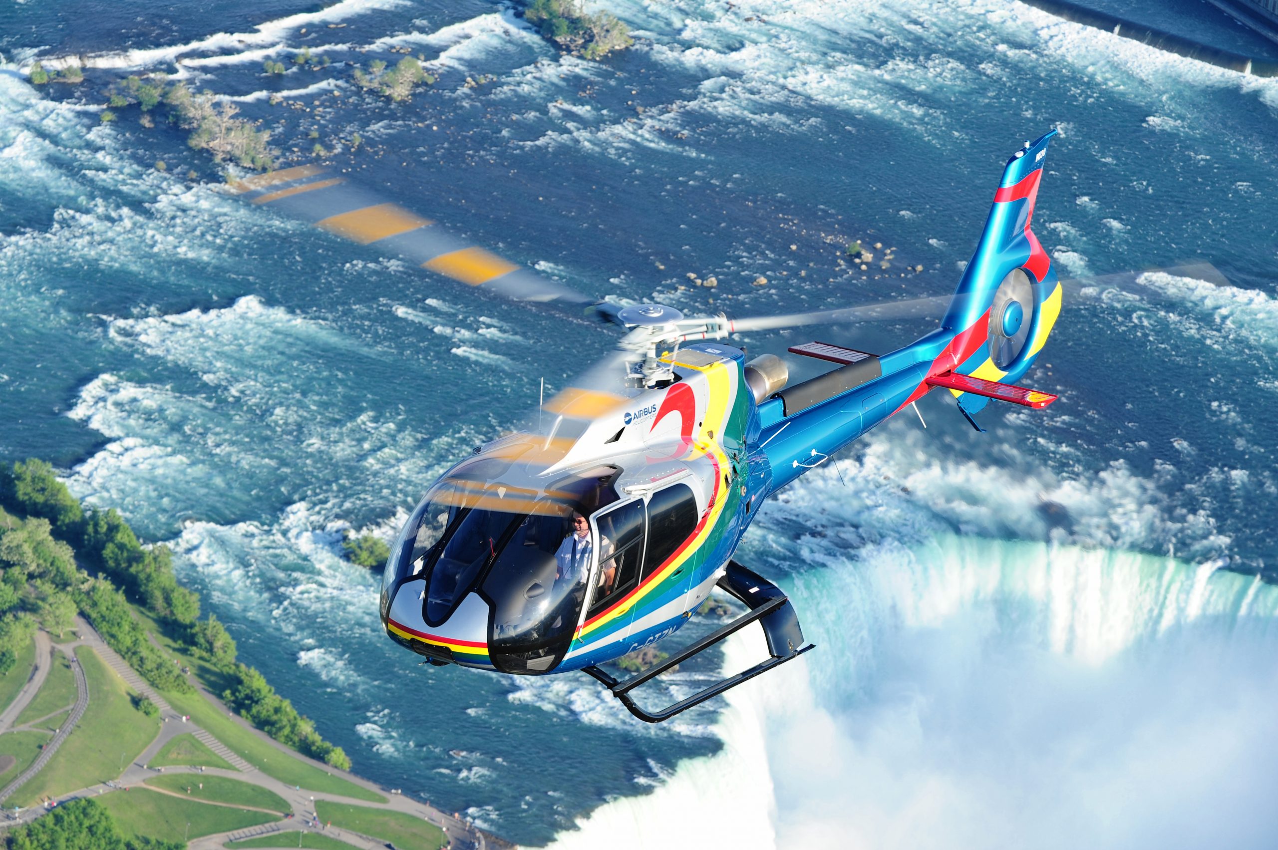 https://mdw-travel-data-us-east-1.s3.amazonaws.com/img/country/Canada/Niagara-Helicopters-Limited/img_01.jpg