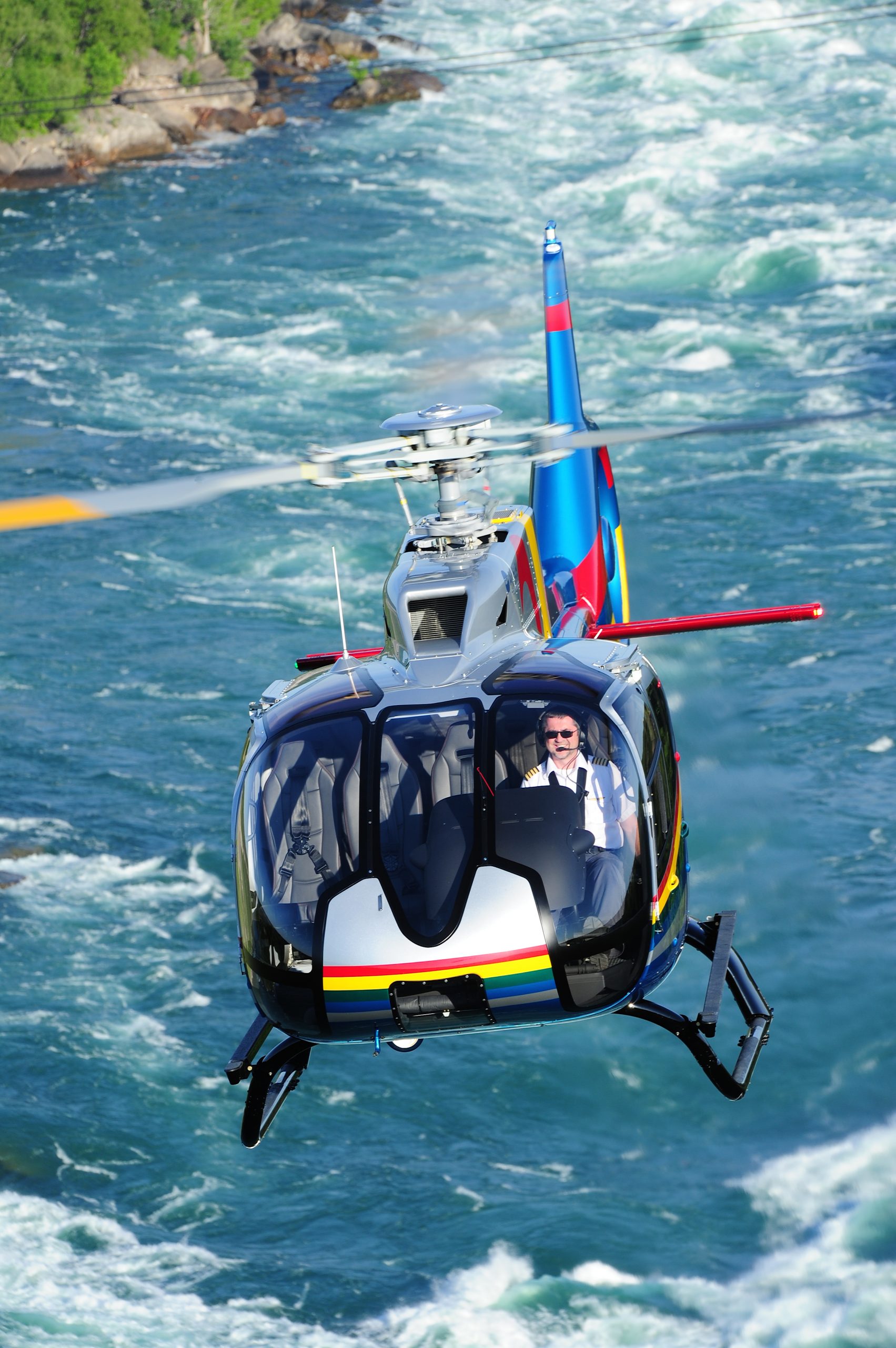 https://mdw-travel-data-us-east-1.s3.amazonaws.com/img/country/Canada/Niagara-Helicopters-Limited/img_02.jpg