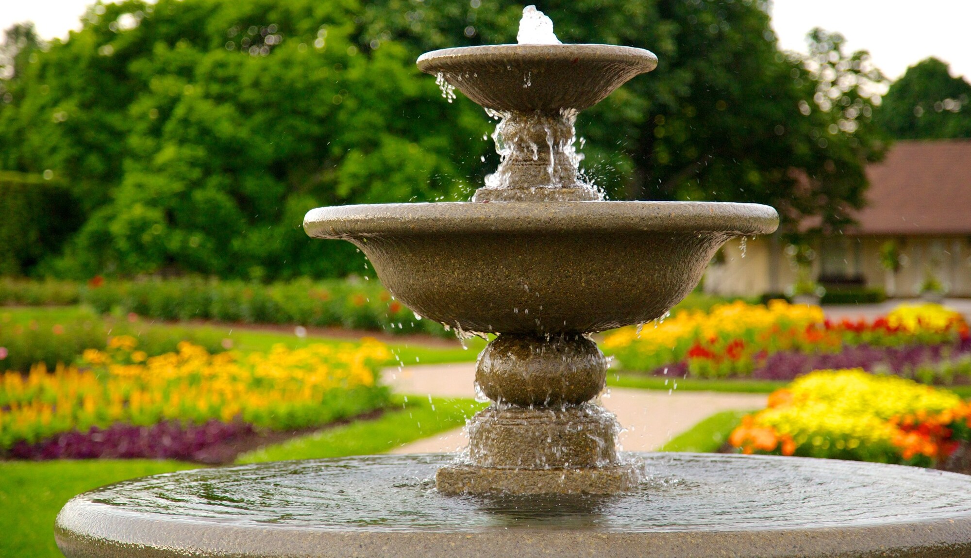 https://mdw-travel-data-us-east-1.s3.amazonaws.com/img/country/Canada/Niagara-Parks-Botanical-Gardens/img_02.jpg