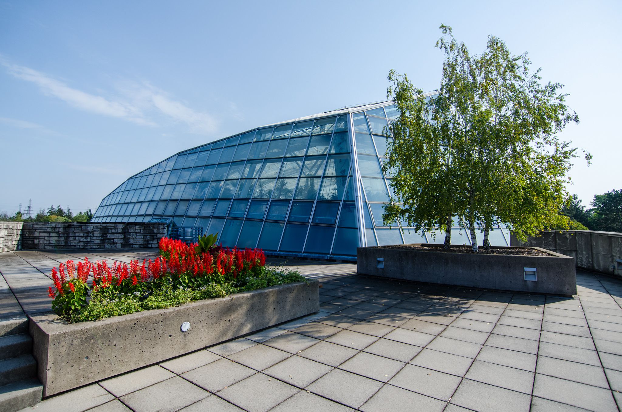 https://mdw-travel-data-us-east-1.s3.amazonaws.com/img/country/Canada/Niagara-Parks-Butterfly-Conservatory/img_00.jpg