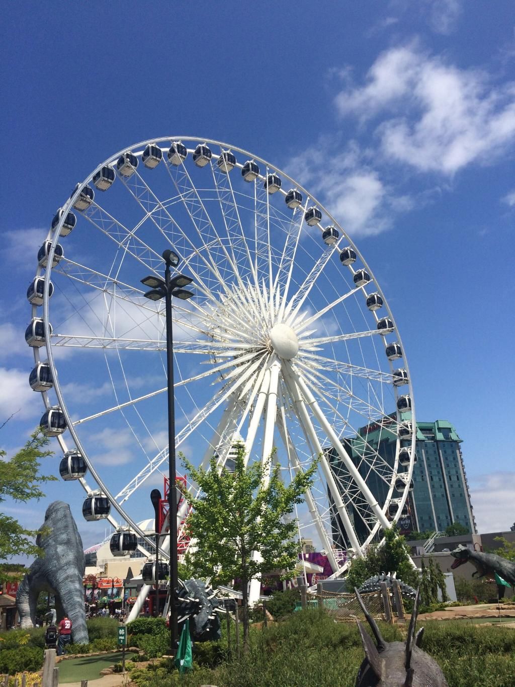 https://mdw-travel-data-us-east-1.s3.amazonaws.com/img/country/Canada/Niagara-SkyWheel/img_01.jpg