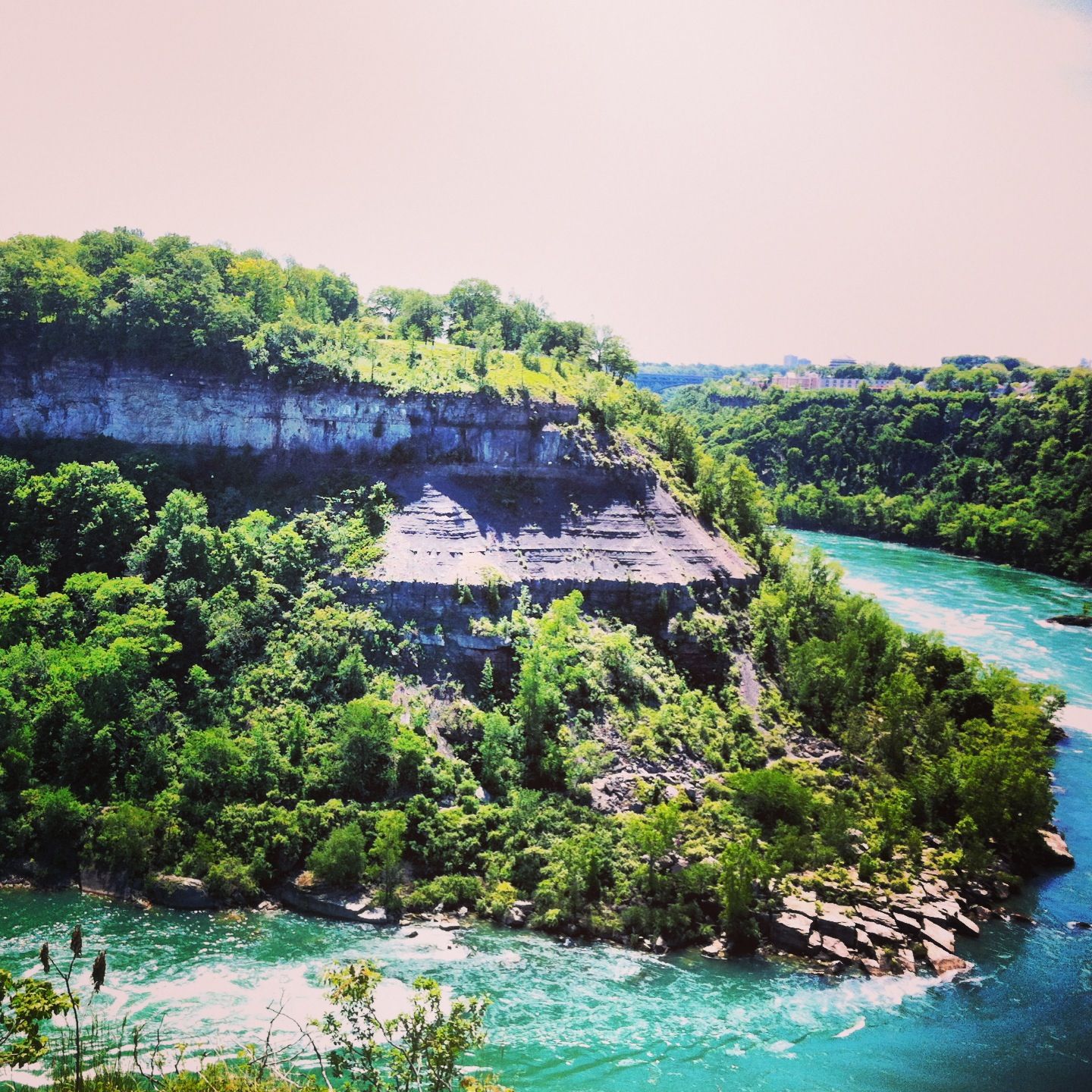 https://mdw-travel-data-us-east-1.s3.amazonaws.com/img/country/Canada/Niagara-Whirlpool/img_03.jpg