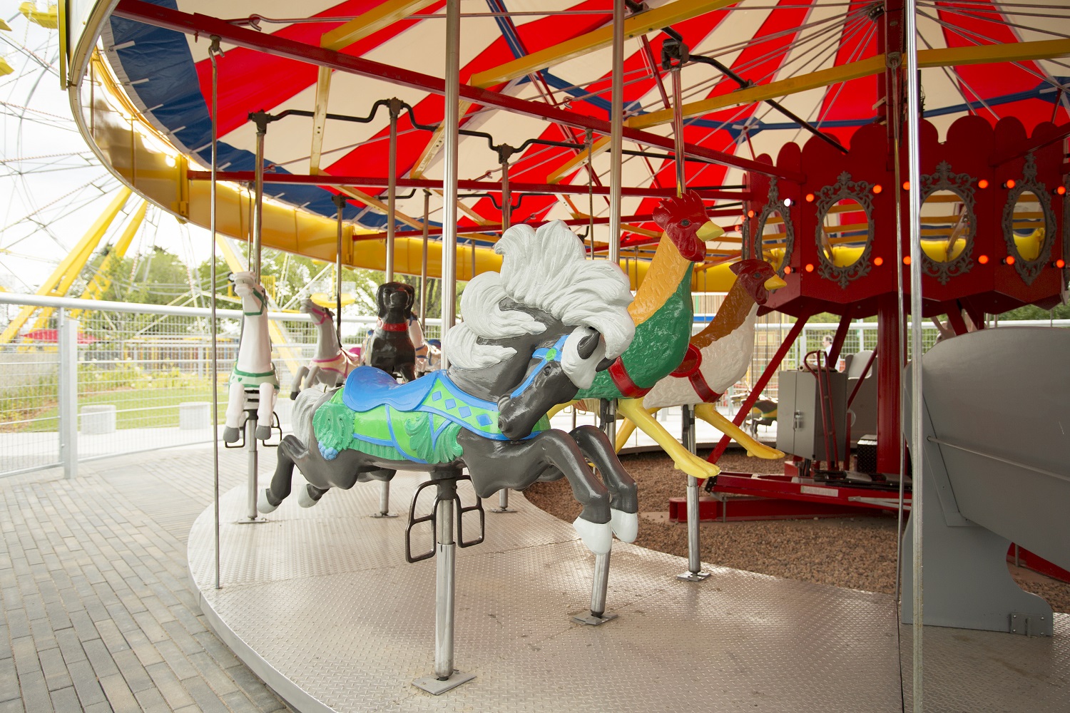 https://mdw-travel-data-us-east-1.s3.amazonaws.com/img/country/Canada/Nutrien-Playland-at-Kinsmen-Park/img_02.jpg