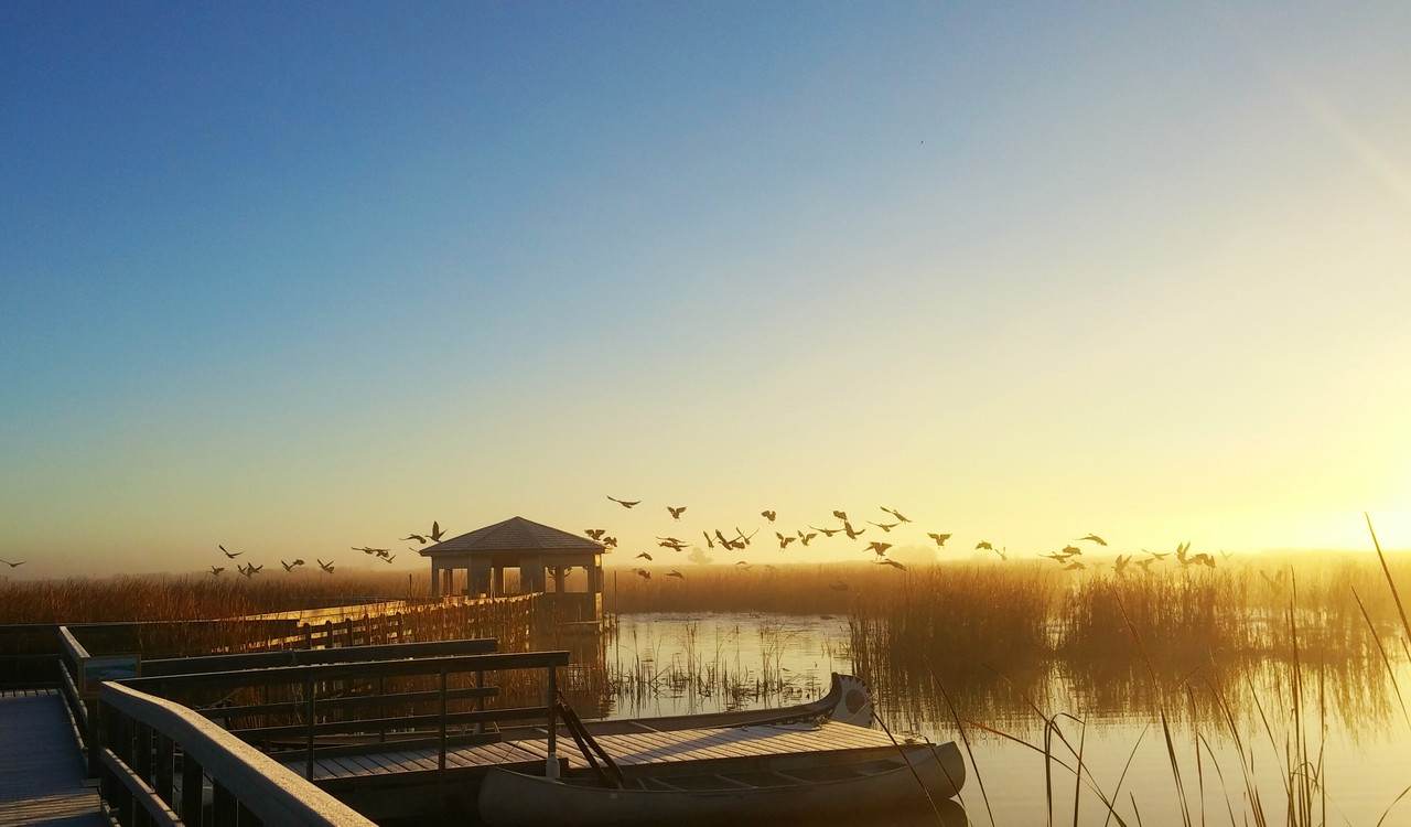 https://mdw-travel-data-us-east-1.s3.amazonaws.com/img/country/Canada/Oak-Hammock-Marsh-Interpretive-Centre/img_02.jpg