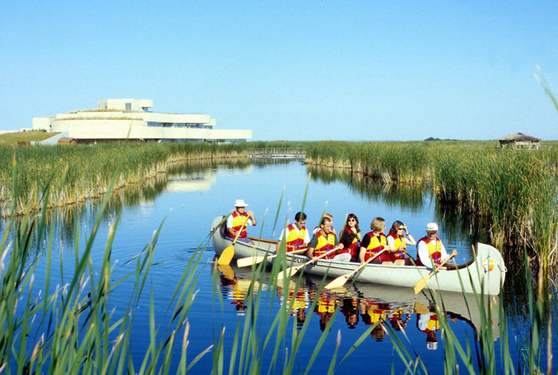 https://mdw-travel-data-us-east-1.s3.amazonaws.com/img/country/Canada/Oak-Hammock-Marsh-Interpretive-Centre/img_03.jpg