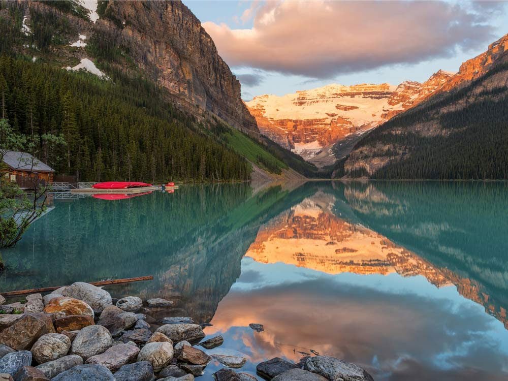 https://mdw-travel-data-us-east-1.s3.amazonaws.com/img/country/Canada/Old-Town/img_03.jpg