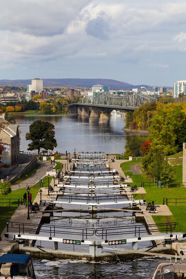 https://mdw-travel-data-us-east-1.s3.amazonaws.com/img/country/Canada/Ottawa-Locks/img_03.jpg