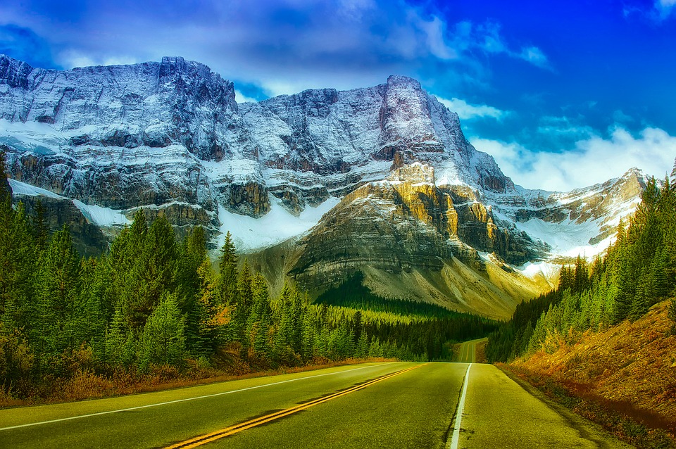 https://mdw-travel-data-us-east-1.s3.amazonaws.com/img/country/Canada/Parks-Canada-South-Shore-Visitor-Information-Centre/img_03.jpg