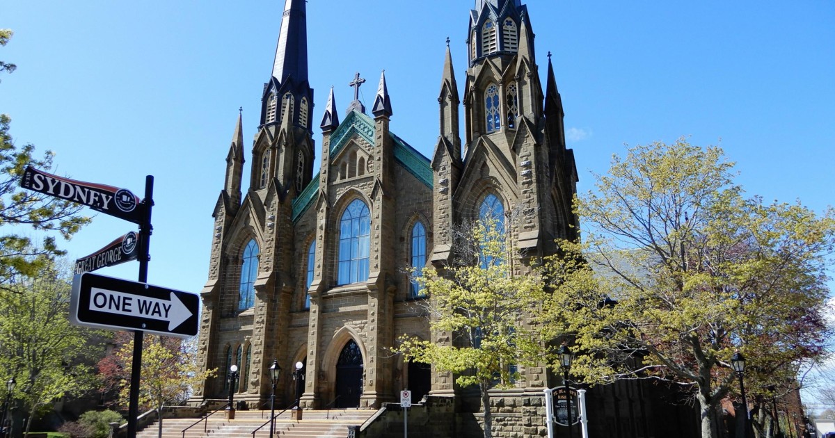 https://mdw-travel-data-us-east-1.s3.amazonaws.com/img/country/Canada/Parks-Canada-Visitor-Information-Centre---Charlottetown/img_01.jpg
