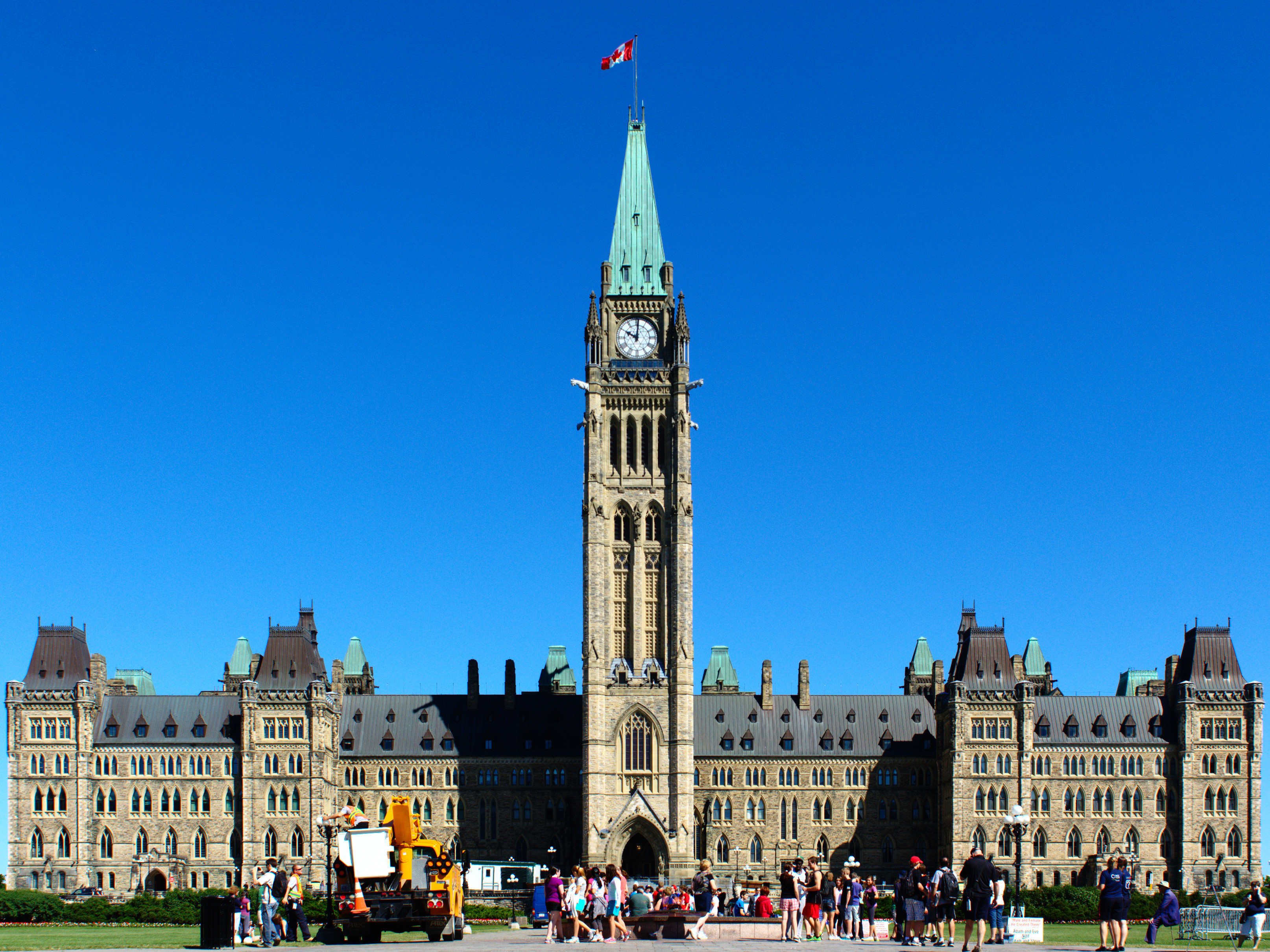 https://mdw-travel-data-us-east-1.s3.amazonaws.com/img/country/Canada/Parliament-Building/img_02.jpg