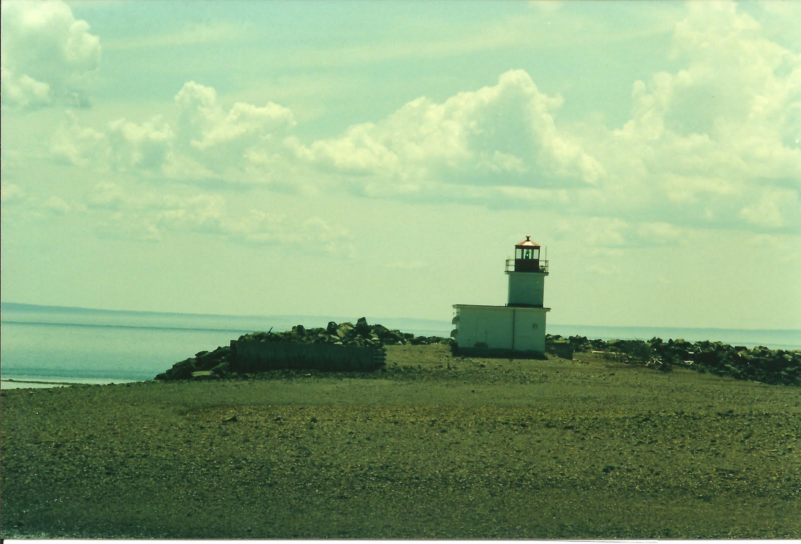 https://mdw-travel-data-us-east-1.s3.amazonaws.com/img/country/Canada/Parrsboro/img_01.jpg