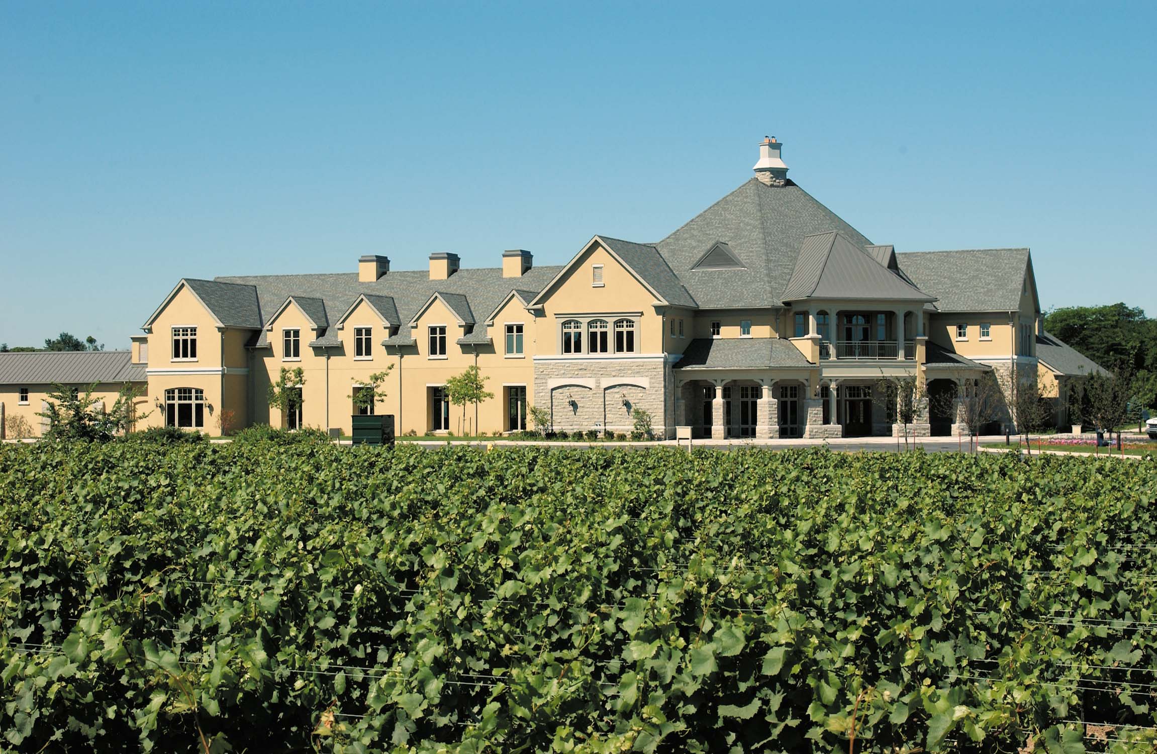 https://mdw-travel-data-us-east-1.s3.amazonaws.com/img/country/Canada/Peller-Estates-Winery/img_02.jpg