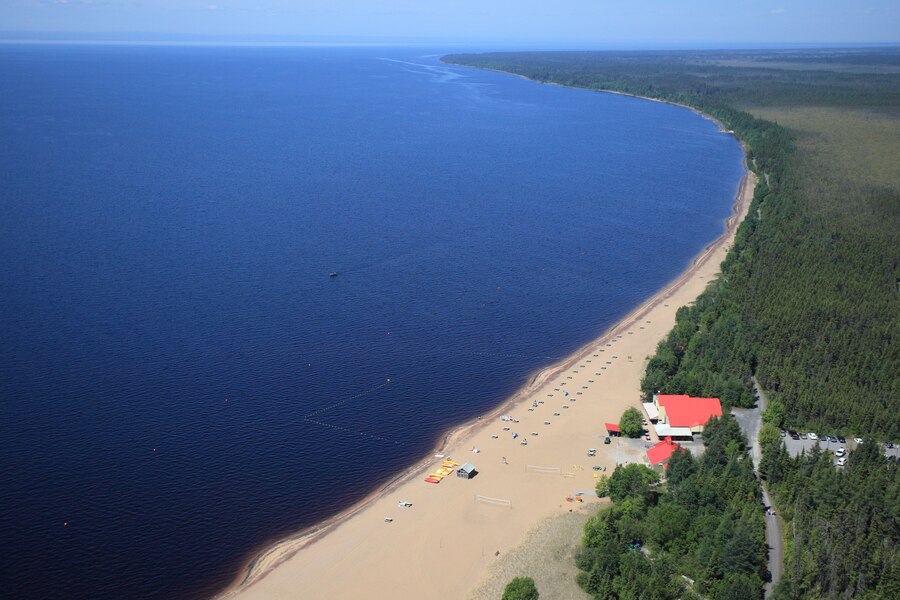 https://mdw-travel-data-us-east-1.s3.amazonaws.com/img/country/Canada/Pointe-Taillon-National-Park/img_02.jpg