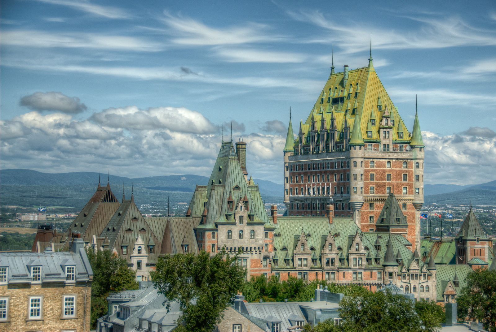 https://mdw-travel-data-us-east-1.s3.amazonaws.com/img/country/Canada/Quebec-City-Historic-District/img_01.jpg