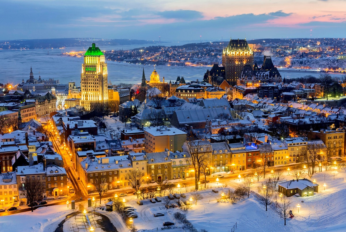https://mdw-travel-data-us-east-1.s3.amazonaws.com/img/country/Canada/Quebec-City-Historic-District/img_02.jpg