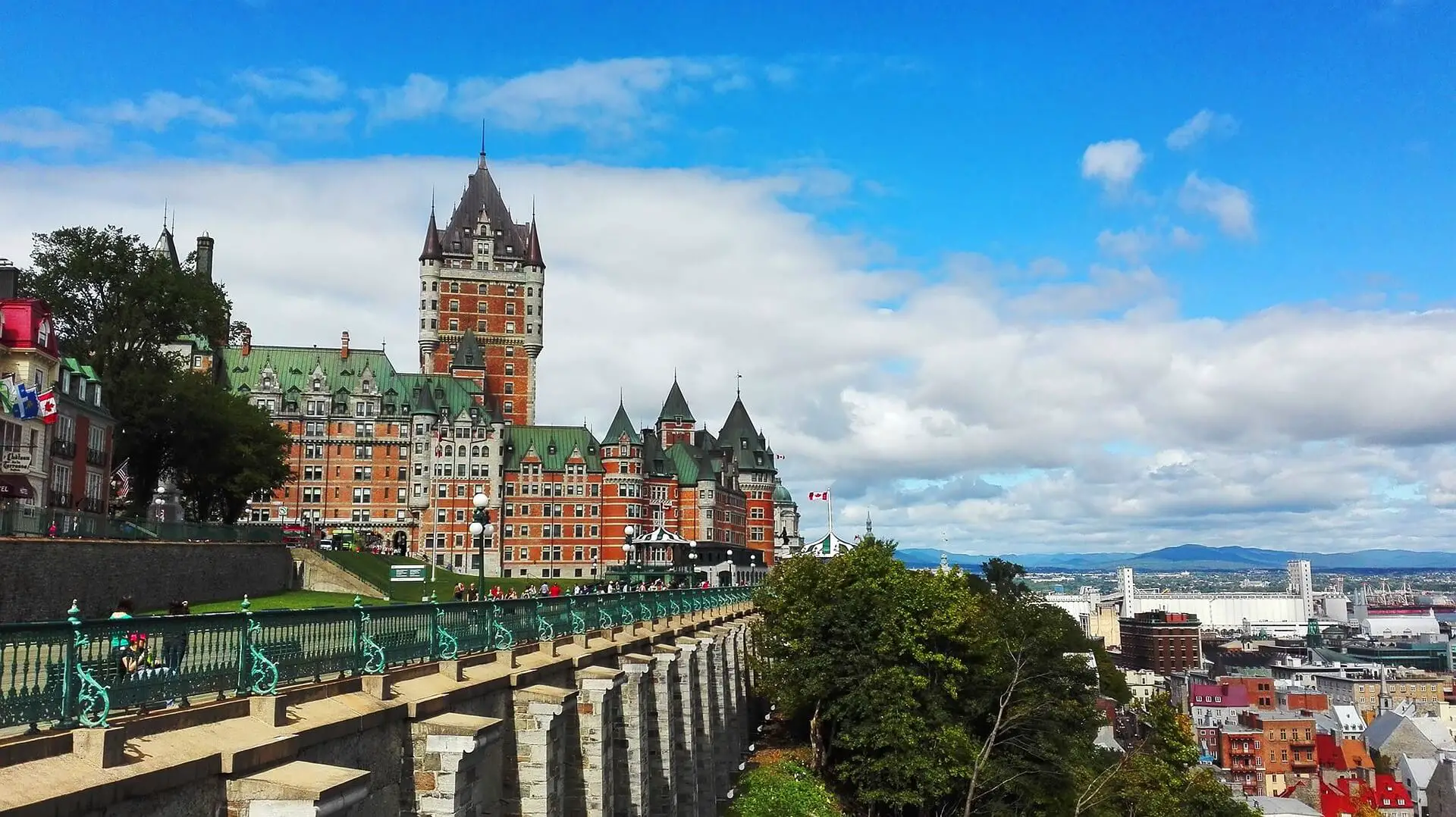 https://mdw-travel-data-us-east-1.s3.amazonaws.com/img/country/Canada/Quebec-City-Historic-District/img_03.jpg