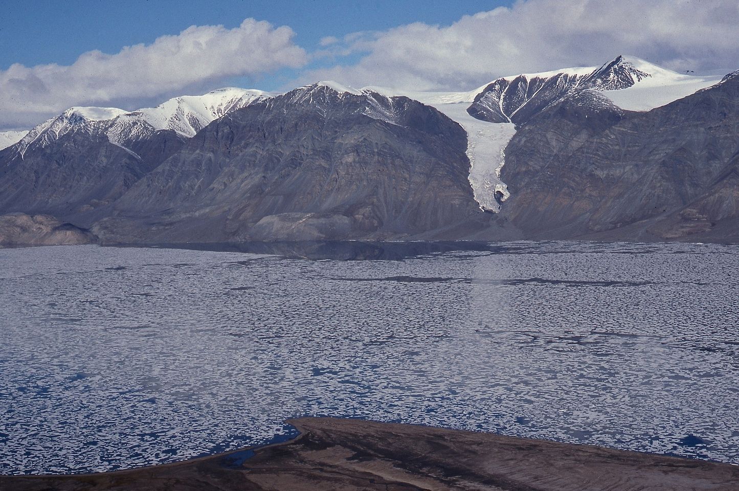 https://mdw-travel-data-us-east-1.s3.amazonaws.com/img/country/Canada/Quttinirpaaq-National-Park/img_01.jpg