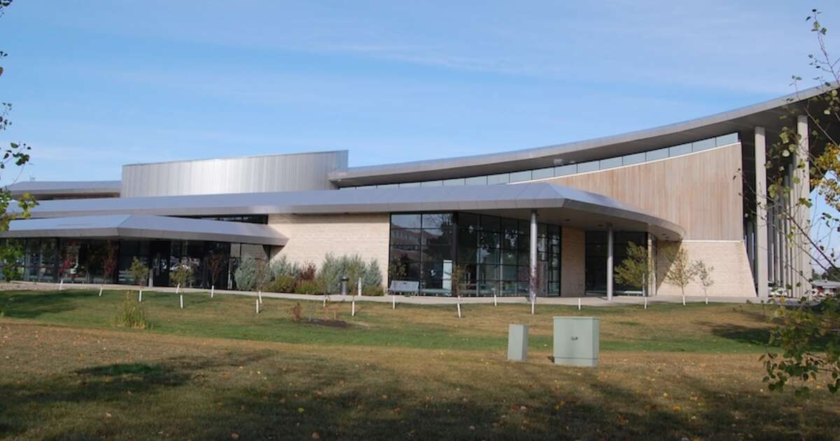 https://mdw-travel-data-us-east-1.s3.amazonaws.com/img/country/Canada/RCMP-Heritage-Centre/img_02.jpg