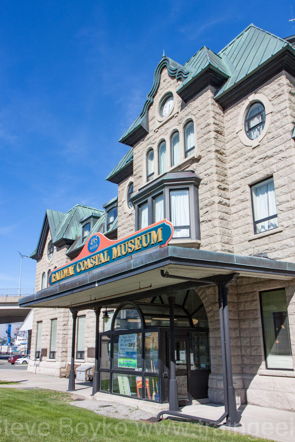 https://mdw-travel-data-us-east-1.s3.amazonaws.com/img/country/Canada/Railway-Coastal-Museum/img_01.jpg
