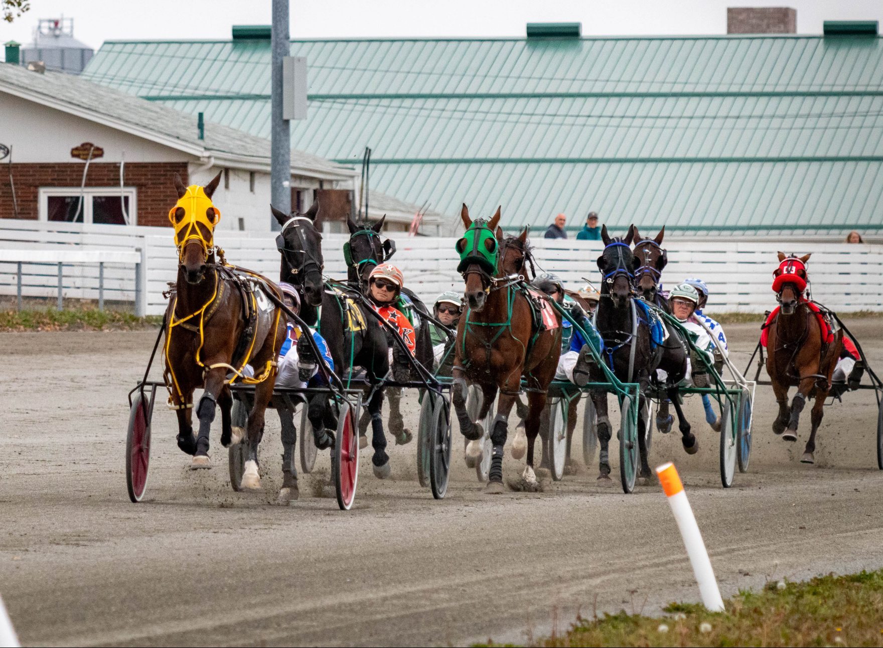 https://mdw-travel-data-us-east-1.s3.amazonaws.com/img/country/Canada/Red-Shores-Racetrack-&-Casino/img_02.jpg