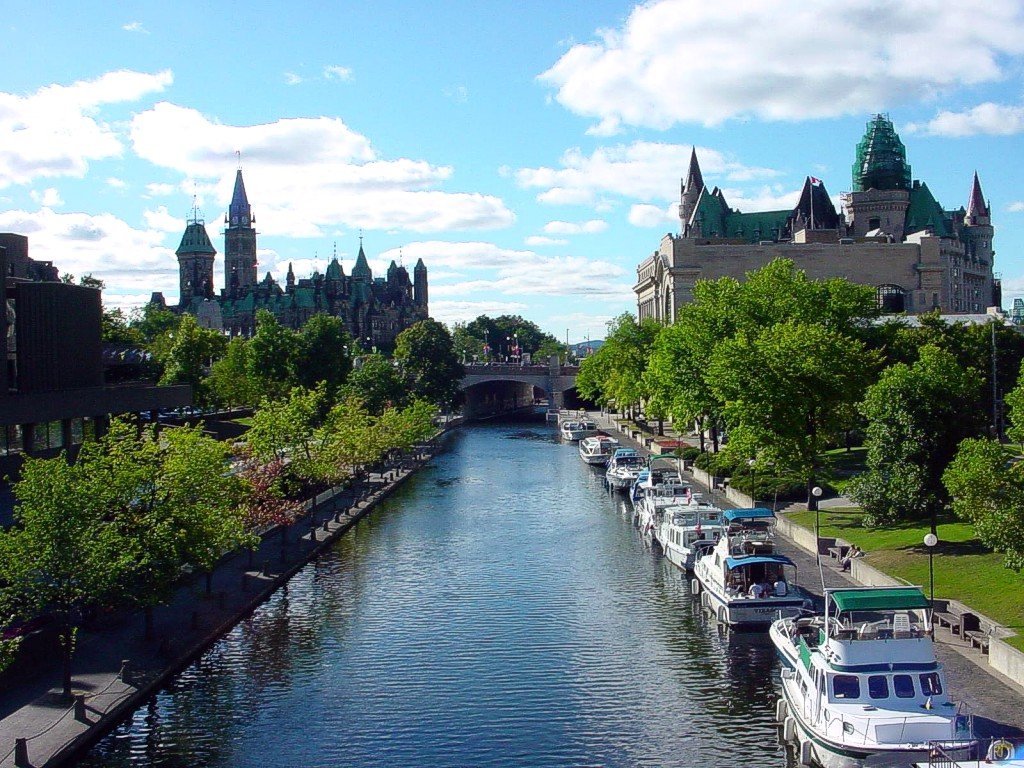 https://mdw-travel-data-us-east-1.s3.amazonaws.com/img/country/Canada/Rideau-Canal/img_01.jpg
