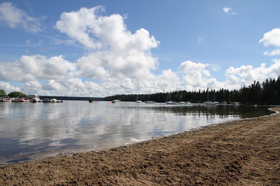 https://mdw-travel-data-us-east-1.s3.amazonaws.com/img/country/Canada/Riding-Mountain-National-Park/img_01.jpg