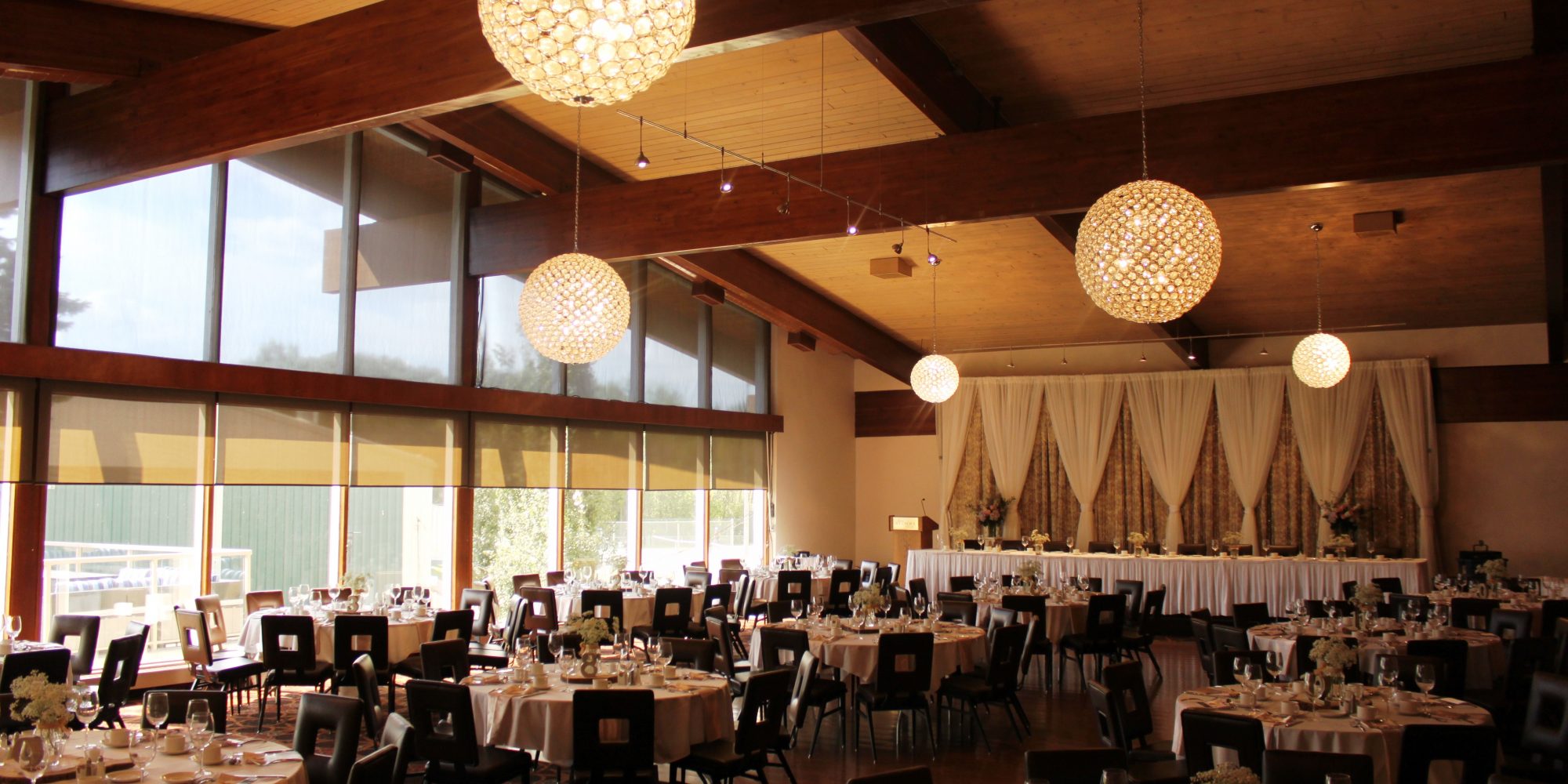 https://mdw-travel-data-us-east-1.s3.amazonaws.com/img/country/Canada/Royal-Glenora-Club/img_00.jpg