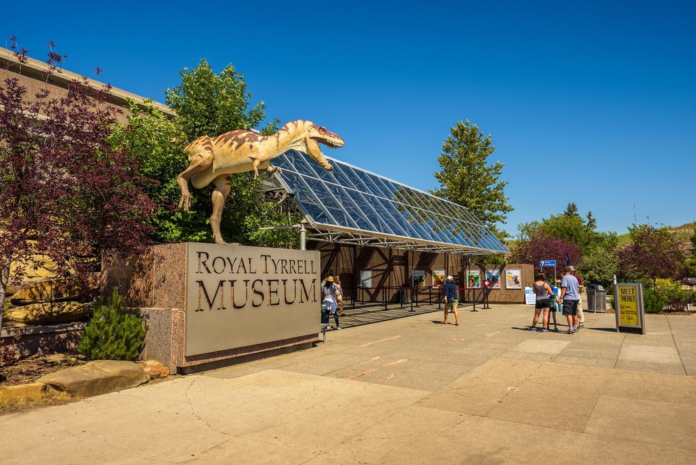 https://mdw-travel-data-us-east-1.s3.amazonaws.com/img/country/Canada/Royal-Tyrrell-Museum/img_05.jpg