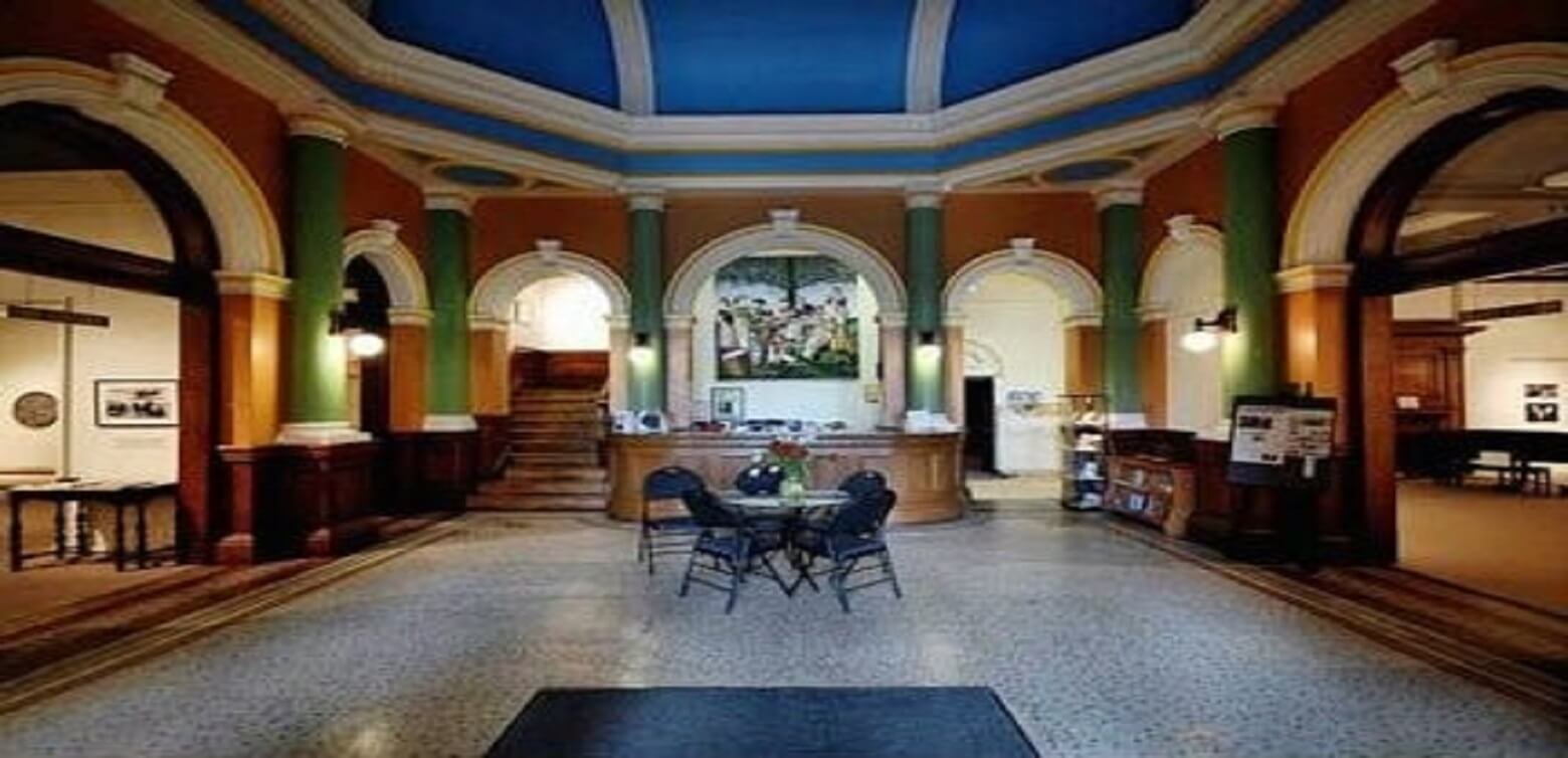 https://mdw-travel-data-us-east-1.s3.amazonaws.com/img/country/Canada/Saint-John-Arts-Centre/img_00.jpg