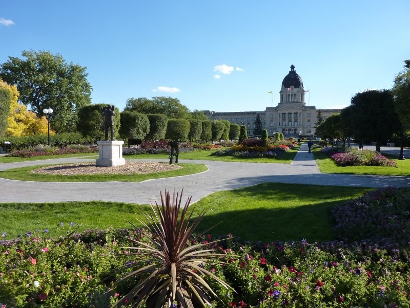 https://mdw-travel-data-us-east-1.s3.amazonaws.com/img/country/Canada/Saskatchewan-Legislative-Building/img_03.jpg