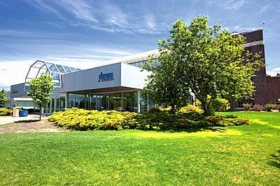 https://mdw-travel-data-us-east-1.s3.amazonaws.com/img/country/Canada/Saskatchewan-Science-Centre/img_01.jpg