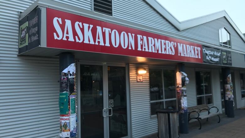 https://mdw-travel-data-us-east-1.s3.amazonaws.com/img/country/Canada/Saskatoon-Farmers-Market--Indoor-/img_02.jpg