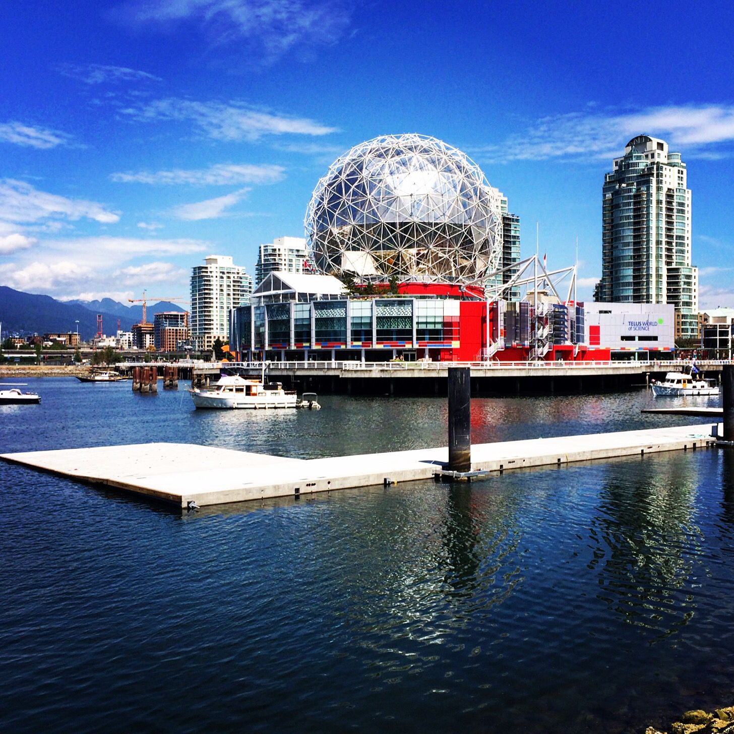 https://mdw-travel-data-us-east-1.s3.amazonaws.com/img/country/Canada/Science-World/img_01.jpg
