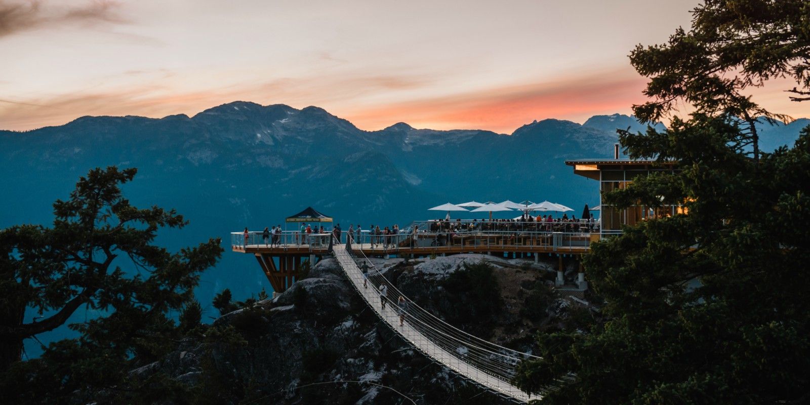 https://mdw-travel-data-us-east-1.s3.amazonaws.com/img/country/Canada/Sea-to-Sky-Gondola/img_02.jpg
