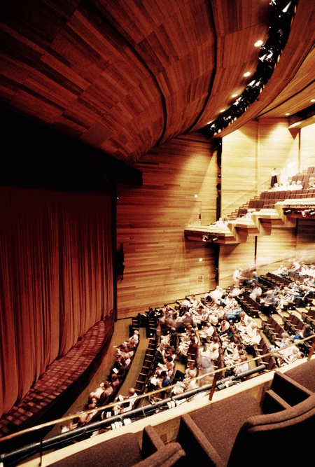 https://mdw-travel-data-us-east-1.s3.amazonaws.com/img/country/Canada/Shaw-Festival-Theatre/img_03.jpg